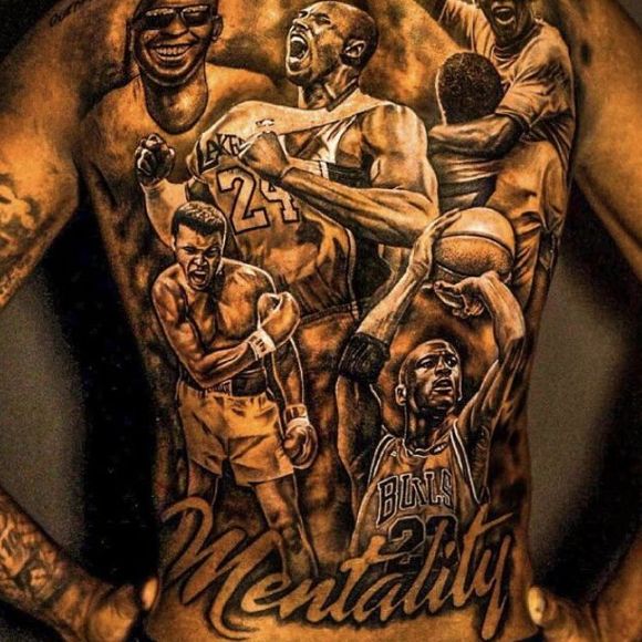 Em 2023, Vini Jr. eternizou nas costas homenagens a Pelé, Kobe Bryant, Michael Jordan e Muhammad Ali