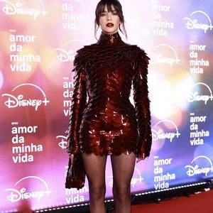 Outra famosa que também já usou esse mesmo vestido foi Bruna Marquezine.