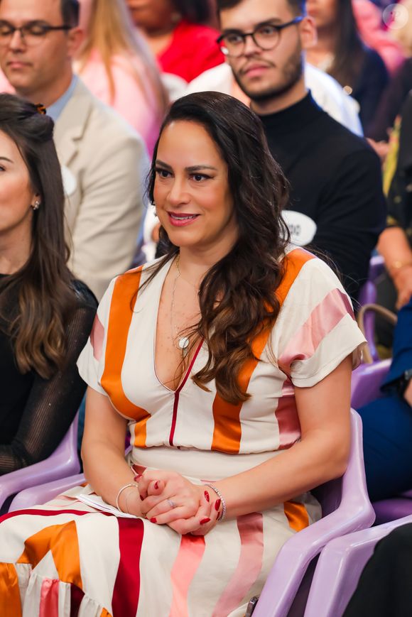 A apresentadora Silvia Abravanel foi adotada por Silvio Santos com Maria Aparecida Vieira quando tinha apenas 3 anos