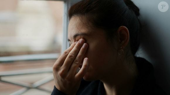 Para a psicologia, o hábito de tocar o próprio rosto também pode ser usado por pessoas que querem ganhar mais tempo para dar uma resposta