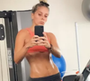 Respiração controlada e ativação abdominal ajudam a potencializar os exercícios de pilates com rolo