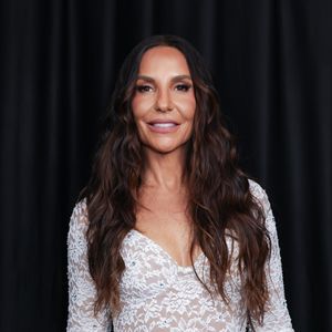 Aos 54 anos, Ivete Sangalo colocou o público para sambar durante o ‘Ivete Clareou’, em São Paulo