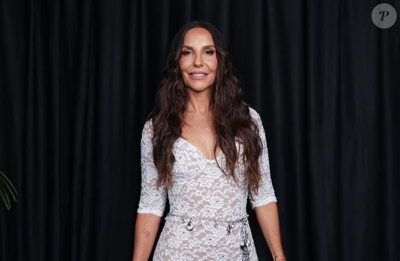 Aos 54 anos, Ivete Sangalo colocou o público para sambar durante o ‘Ivete Clareou’, em São Paulo