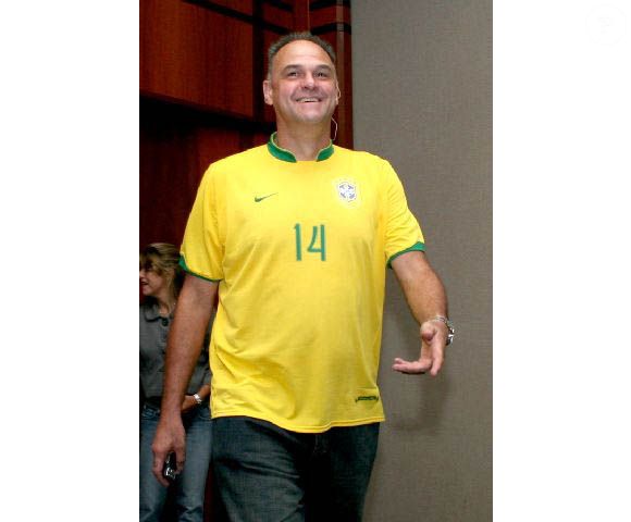 A morte de Oscar Schmidt comove fãs, atletas e personalidades. O basquete perde uma lenda, mas o legado permanece eterno