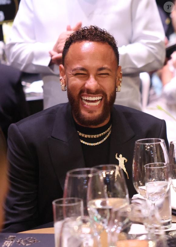Neymar participa do 6º Leilão Beneficente do Instituto Projeto Neymar Jr., em São Paulo, e fala sobre o futuro da carreira após o fim do contrato com o Santos