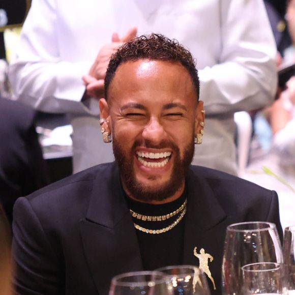 Neymar participa do 6º Leilão Beneficente do Instituto Projeto Neymar Jr., em São Paulo, e fala sobre o futuro da carreira após o fim do contrato com o Santos