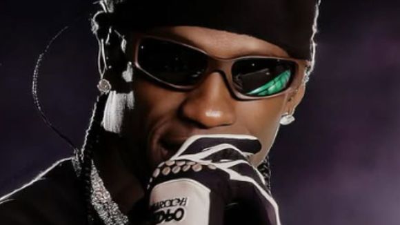 Travis Scott no Brasil: de atraso absurdo a milhares de reais em bordel de luxo, relembre 3 loucuras que podem voltar no The Town