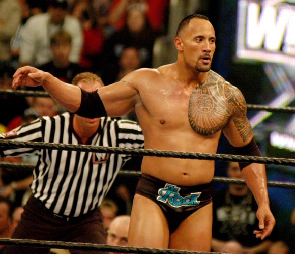 Dwayne Johnson ganhou o apelido de The Rock justamente pelo corpo impecável