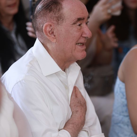 Emoção de Renato Aragão marcou missa de ação de graças ao humorista por seus 90 anos