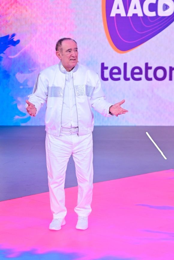 Renato Aragão preocupou fãs com comportamento no 'Teleton', do SBT, em novembro de 2024