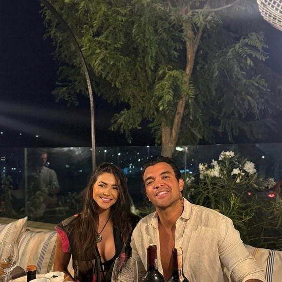 Esposa de Thiago Brava, a nutricionista Lisa Ritter, teria encontrado mensagens comprometedoras entre os dois. Matheus Baldi não detalha o teor da conversa