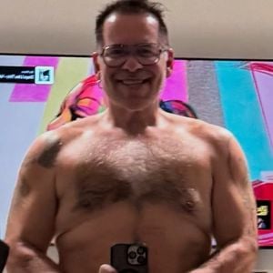 Leandro Hassum realizou a cirurgia bariátrica em 2014 e perdeu mais de 65 kg. Desde então, Hassum se tornou um defensor da mudança de estilo de vida, ressaltando que o procedimento “não é milagre, é ferramenta”