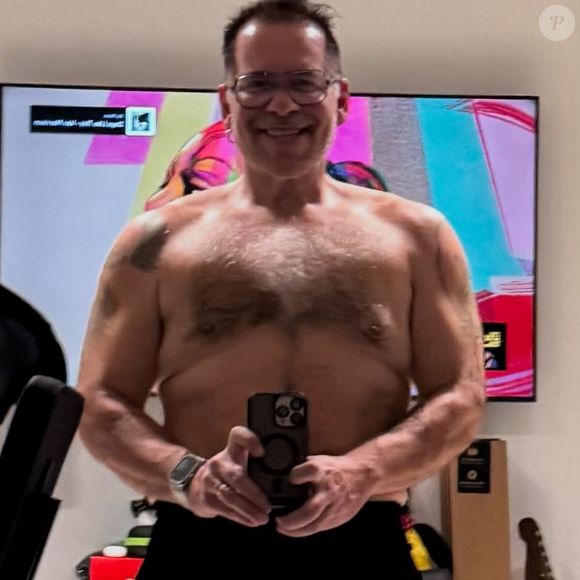 Leandro Hassum realizou a cirurgia bariátrica em 2014 e perdeu mais de 65 kg. Desde então, Hassum se tornou um defensor da mudança de estilo de vida, ressaltando que o procedimento “não é milagre, é ferramenta”