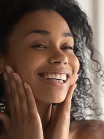 Minha mãe testou e amou: a pele ganha efeito botox natural com creme Nivea e só + 3 produtos baratinhos de farmácia