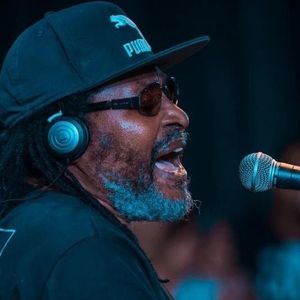Edson Gomes: após a polêmica com Daniela Mercury, uma acusação contra o cantor foi resgatada pela web e repercutida pelo portal iBahia