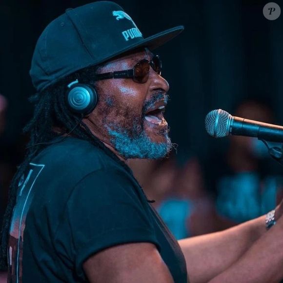 Edson Gomes: após a polêmica com Daniela Mercury, uma acusação contra o cantor foi resgatada pela web e repercutida pelo portal iBahia