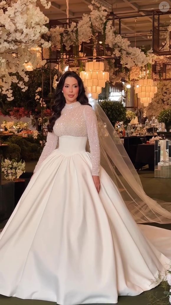 Vestido de noiva de Laís Caldas foi feito em 26 metros de crepe de seda italiano