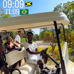 Virginia Fonseca e Vini Jr. protagonizaram um momento divertido durante as férias na Jamaica. A influenciadora filmou o jogador após uma 'trapalhada' com carrinho de golfe em um resort de luxo