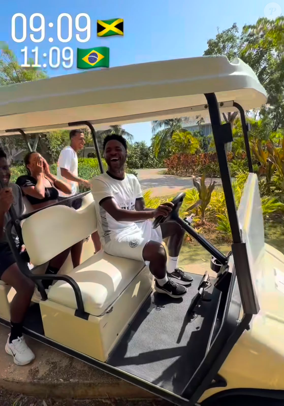Virginia Fonseca e Vini Jr. protagonizaram um momento divertido durante as férias na Jamaica. A influenciadora filmou o jogador após uma 'trapalhada' com carrinho de golfe em um resort de luxo