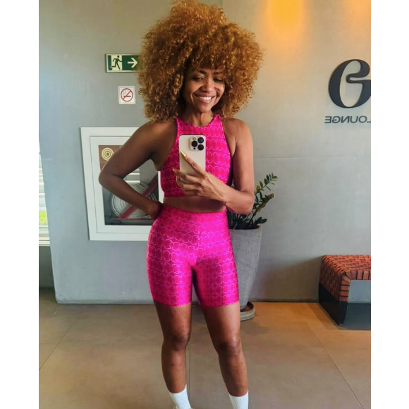 E Gaby Amarantos não deixou de continuar malhando mesmo após a perda de peso