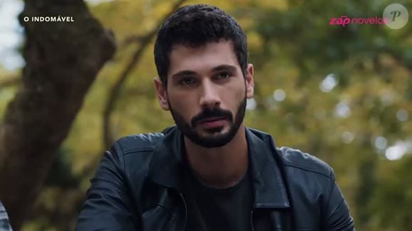 Deniz Can Aktas dá vida a Halil İbrahim, um homem marcado pelo passado e dividido entre amor e vingança.