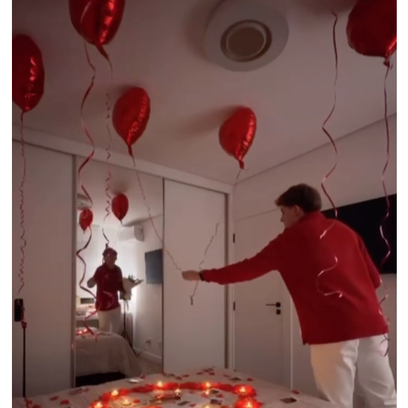 Neta de Leonardo compartilhou no Instagram uma surpresa que recebeu do namorado para o pedido de namoro