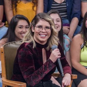 Conhecida por sua voz marcante, autenticidade e conexão profunda com o público, Marília ganha agora uma collab que celebra sua história, estilo e símbolos que eternizou — como a coroa, o coração partido e as letras que tocaram gerações.