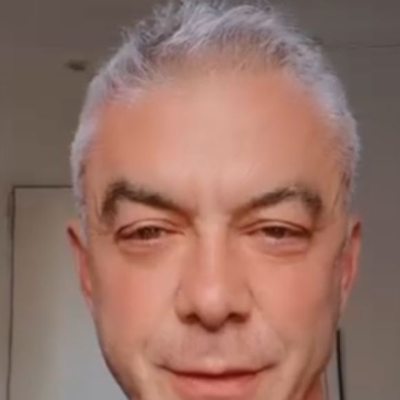 Alexandre Correa apareceu com lágrimas nos olhos na manhã desta quinta-feira (23): ‘Algumas poucas horas de sono’