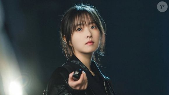 Park Bo-young, de 'Um Amor de Cinema' e 'Uma Seul Desconhecida', também chama atenção pela aparência rejuvenescida