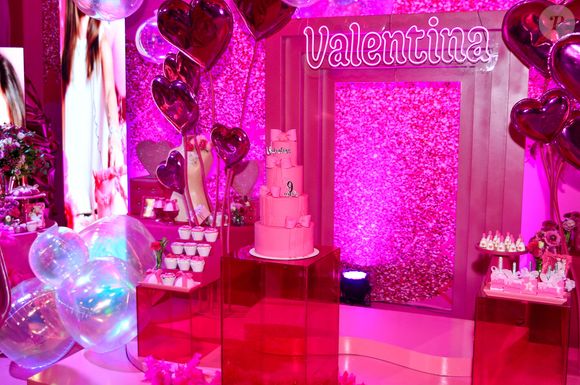 A decoração exclusiva escolhida por Deolane Bezerra transformou o aniversário de Valentina em um cenário cenográfico luxuoso