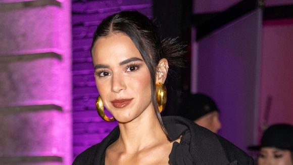 Celular proibido e show de cantor amado: convite da festa de aniversário de Bruna Marquezine vaza na web e detalhe rouba a cena. 'Igual nós pobres'