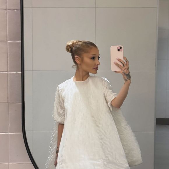 Ariana Grande começou a emagrecer muito e os fãs entraram em alerta