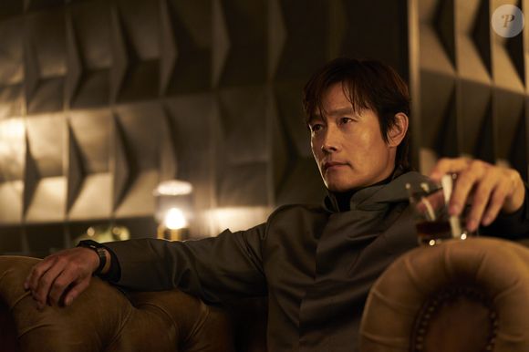 O Front Man, organizador dos jogos, saiu ileso e destruiu a ilha