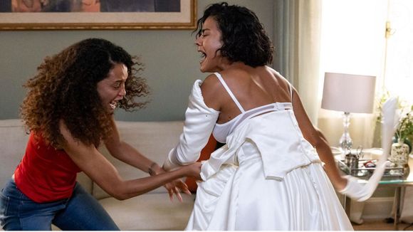 Raquel (Taís Araújo) rasga vestido de noiva de Maria de Fátima (Bella Campos) em 'Vale Tudo'