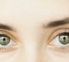 Essa cor para delinear os olhos é muito melhor do que o branco e neutraliza todas as vermelhidões