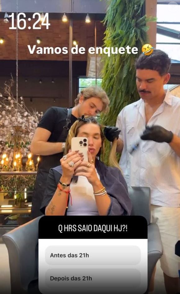 Virgínia Fonseca está em um salão em SP