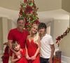 Eliana, os filhos, Arthur e Manuela, e o marido, Adriano Ricco, em foto do Natal 2025