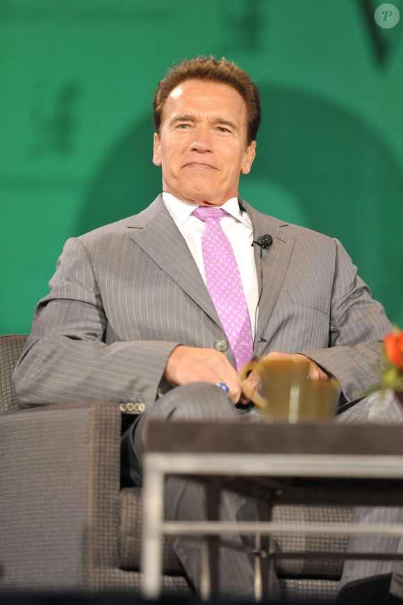 Arnold Schwarzenegger fez sucesso na política e usou o seu principal filme como campanha, dizendo que iria 'exterminar os problemas'