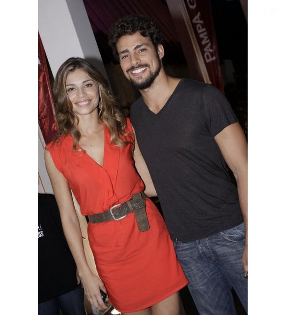 Cauã Reymond admitiu ciúme por causa de roupa escolhida por Grazi Massafera: 'Mas não a fiz trocar'