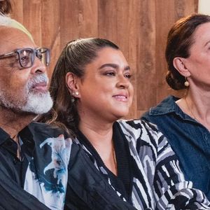 . “Queridos, ela é uma estrela”, disse a cantora e atriz Elisa Lucinda. “Nossa musa!”, declarou a apresentadora Astrid Fontenelle. “Todos os aplausos do mundo”, acrescentou Sarah Oliveira.