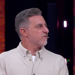 O apresentador Luciano Huck estará à frente do comando dos 20 anos da edição da 'Dança dos Famosos', no 'Domingão'.