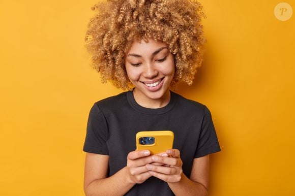 Permanecer em silêncio nos grupos de WhatsApp pode ser uma forma de autocuidado e proteção contra a sobrecarga digital