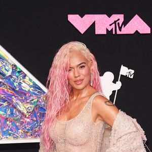 Karol G será a atração principal do show de intervalo da partida entre Los Angeles Chargers e Kansas City Chiefs