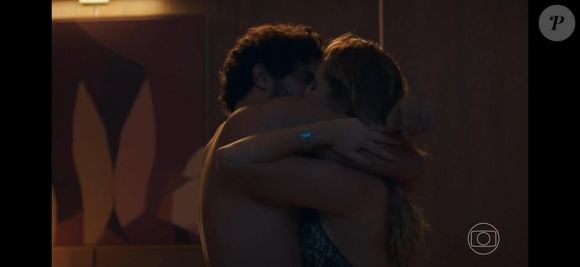 Heleninha (Paolla Oliveira) e Ivan (Renato Góes) tiveram a primeira vez no capítulo desta segunda (26) de 'Vale Tudo'