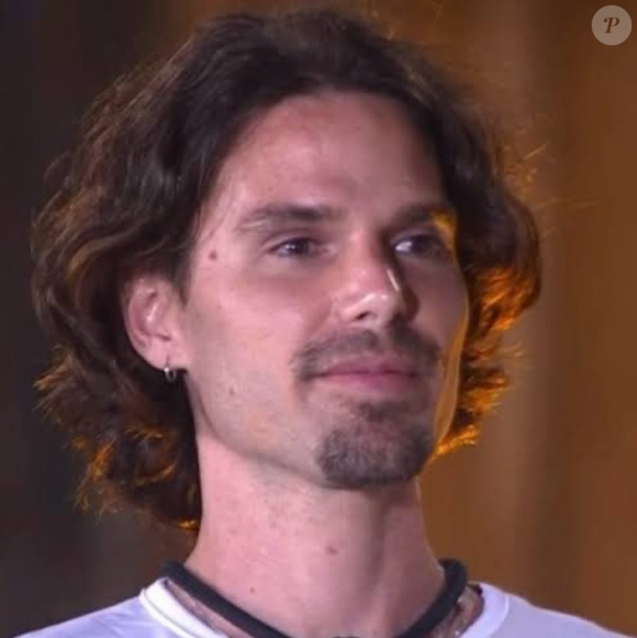 O ator Jonatas Faro, conhecido por trabalhos em 'Malhação' e 'Chiquititas', falou sobre seu relacionamento durante o confinamento em 'A Fazenda 18'