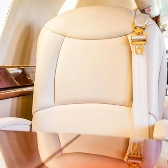 Modelo da aeronave conta com interior luxuoso e capacidade para transportar passageiros com privacidade.