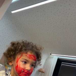 "Olha como ela me deixou e olha como ela está. Foi um minuto que dei mole. Eu fui postar a foto anterior e olhei… ela estava assim", brincou Neymar