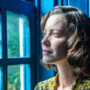 Valiana (Nathalia Dill) - Vítima de câncer de mama, a personagem encontra em outras mulheres força e coragem para enfrentar a doença.