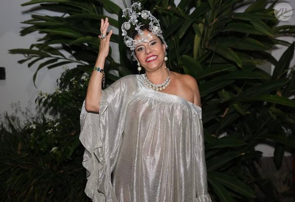 Baile da Arara 2025: Narcisa Tamborindeguy completou look com tiara