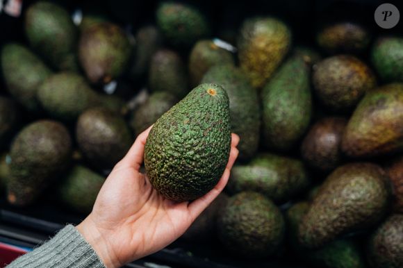 Abacates, ovos e leguminosas, como lentilhas, grão-de-bico e feijão, são excelentes fontes de vitaminas do complexo B, que contribuem para o bom funcionamento psicológico